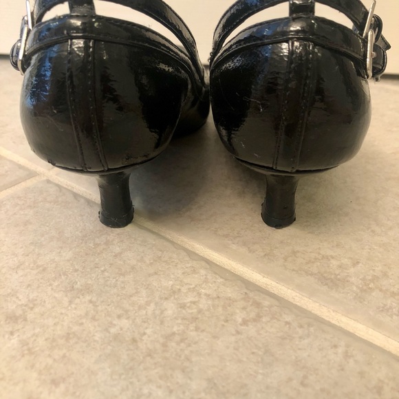 Women’s Low Heel - Picture 6 of 6